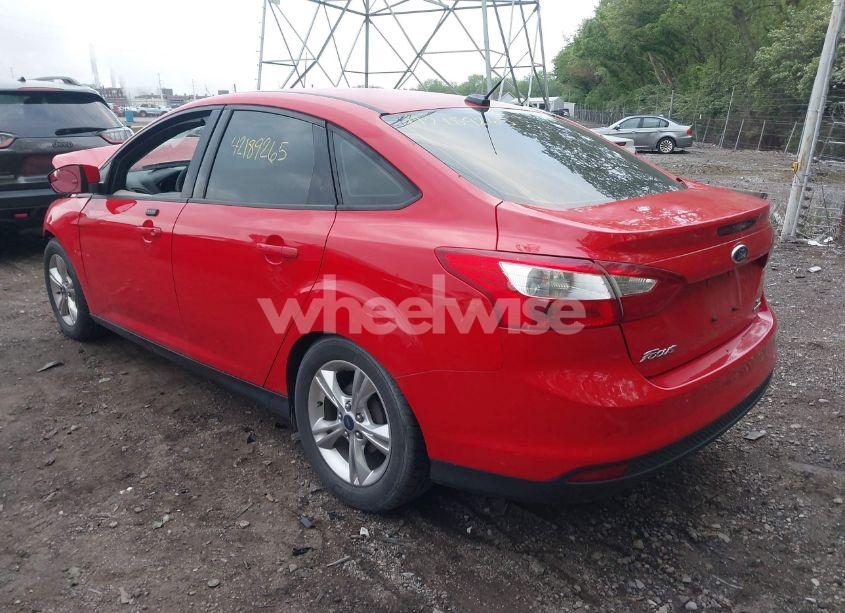 Photo 3 of 2014 Ford Focus SE (VIN 1FADP3F20EL196122)