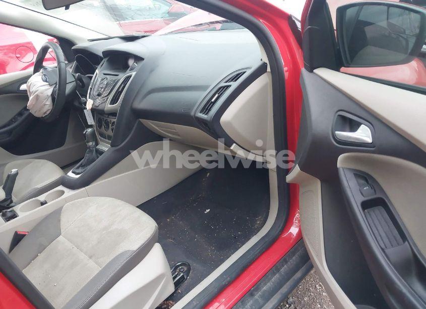 Photo 5 of 2014 Ford Focus SE (VIN 1FADP3F20EL196122)