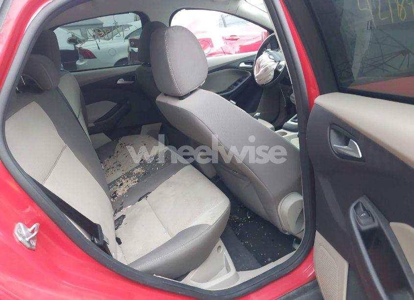 Photo 8 of 2014 Ford Focus SE (VIN 1FADP3F20EL196122)