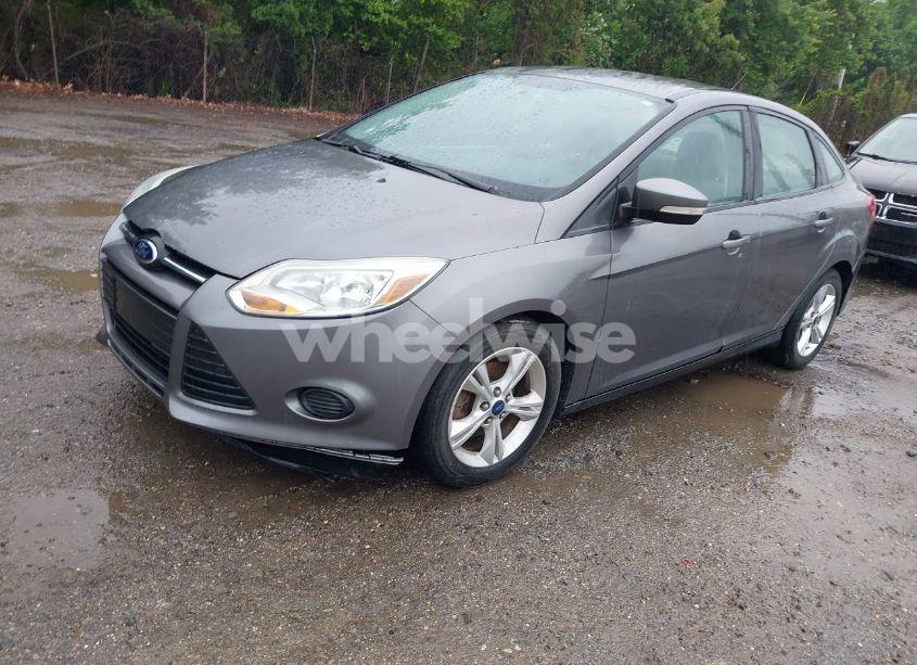 Photo 2 of 2014 Ford Focus SE (VIN 1FADP3F20EL205532)
