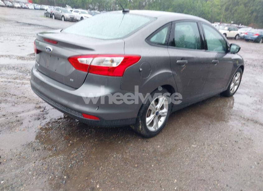 Photo 4 of 2014 Ford Focus SE (VIN 1FADP3F20EL205532)
