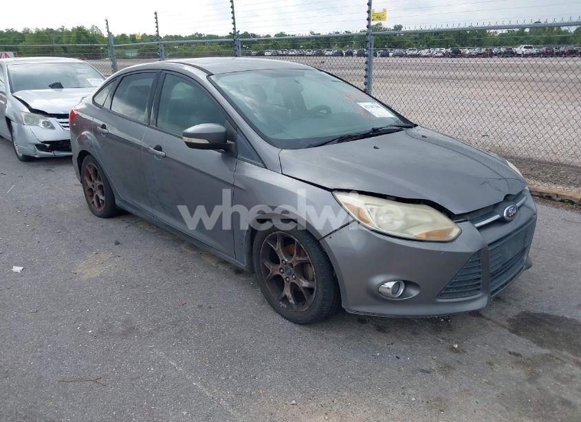 2014 Ford Focus SE (VIN 1FADP3F20EL227434) main photo