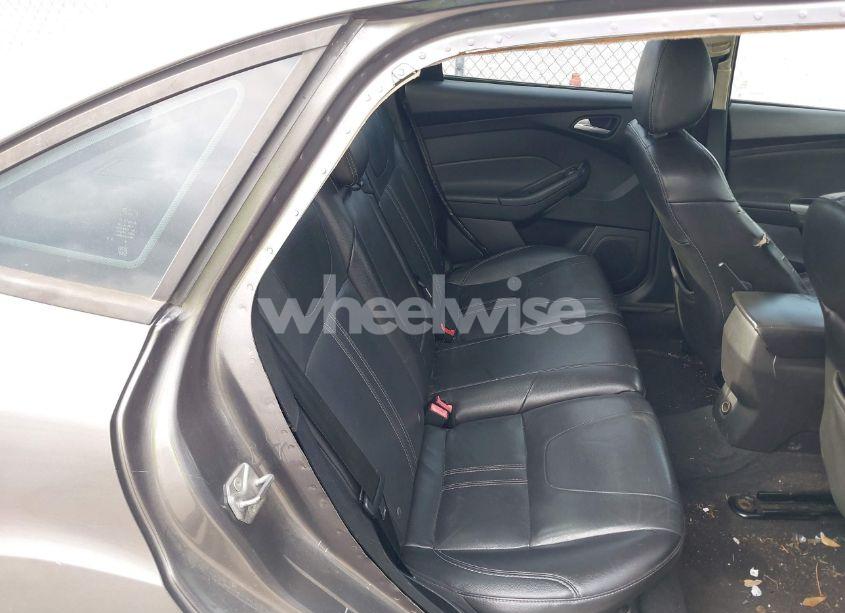 Photo 8 of 2014 Ford Focus SE (VIN 1FADP3F20EL227434)