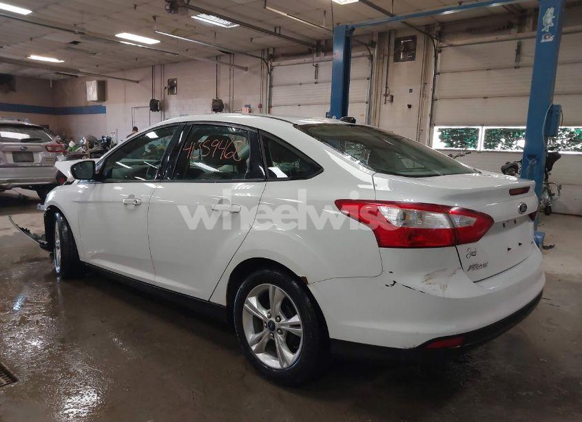 Photo 3 of 2014 Ford Focus SE (VIN 1FADP3F20EL230723)