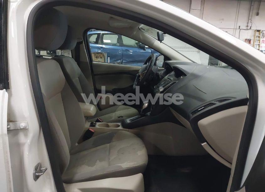 Photo 5 of 2014 Ford Focus SE (VIN 1FADP3F20EL230723)