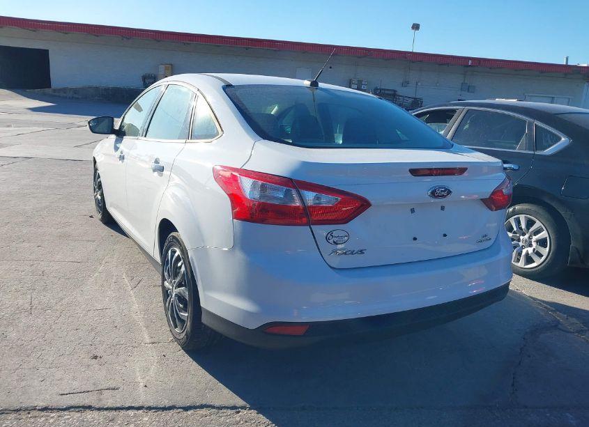 Photo 3 of 2014 Ford Focus SE (VIN 1FADP3F20EL236697)