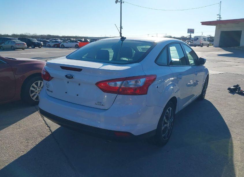 Photo 4 of 2014 Ford Focus SE (VIN 1FADP3F20EL236697)