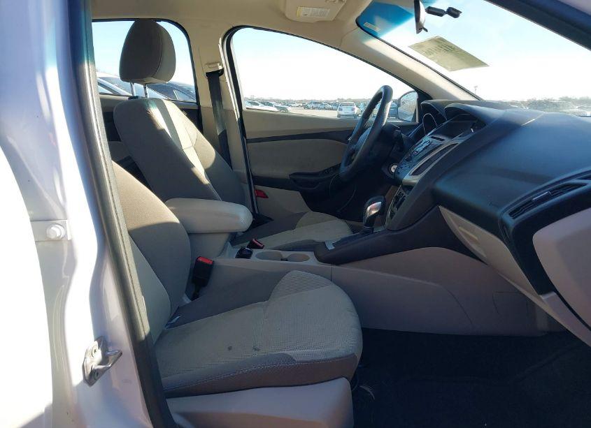 Photo 5 of 2014 Ford Focus SE (VIN 1FADP3F20EL236697)