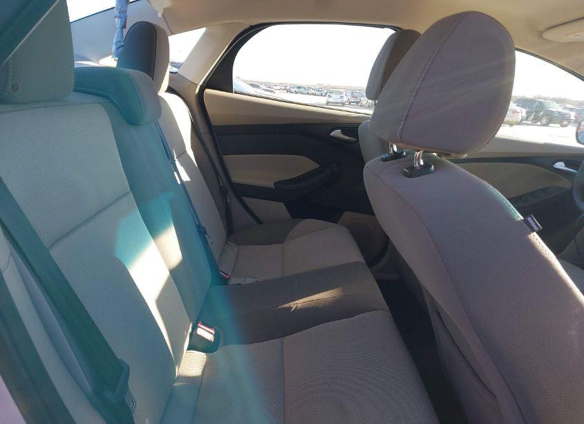 Photo 8 of 2014 Ford Focus SE (VIN 1FADP3F20EL236697)