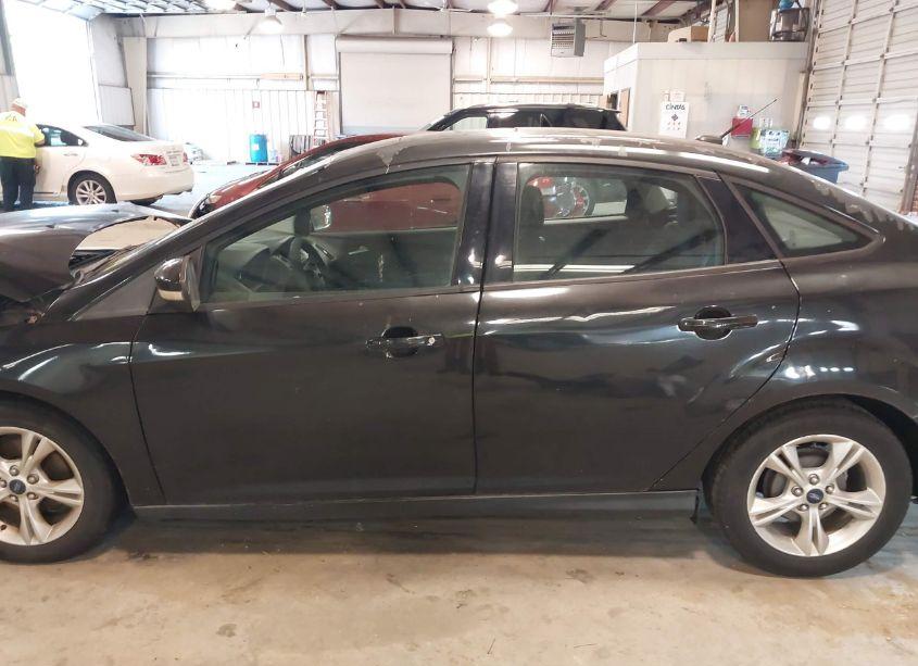 Photo 14 of 2014 Ford Focus SE (VIN 1FADP3F20EL238479)