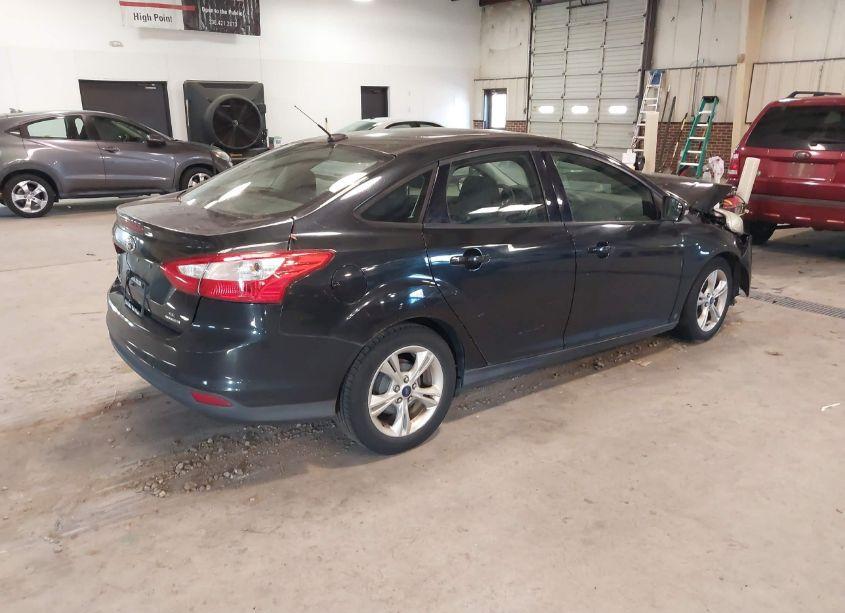Photo 4 of 2014 Ford Focus SE (VIN 1FADP3F20EL238479)