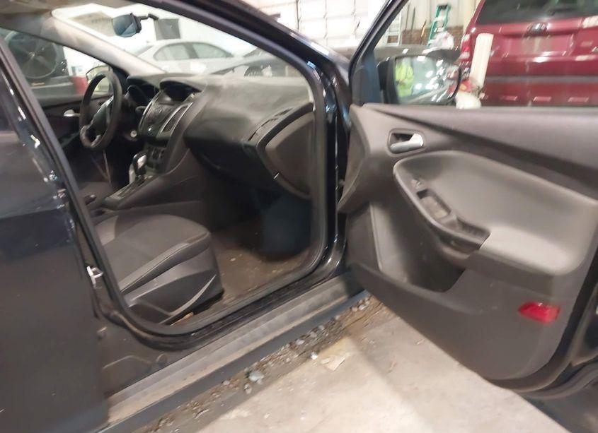 Photo 5 of 2014 Ford Focus SE (VIN 1FADP3F20EL238479)