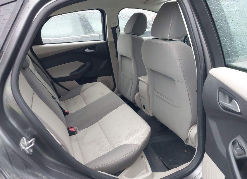 Photo 8 of 2014 Ford Focus SE (VIN 1FADP3F20EL245108)