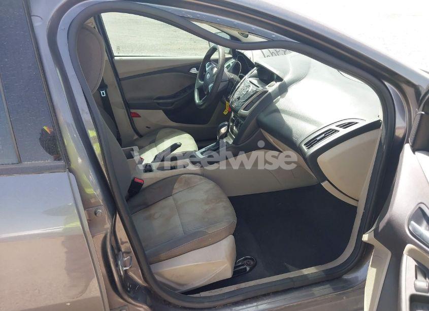 Photo 5 of 2014 Ford Focus SE (VIN 1FADP3F20EL253676)