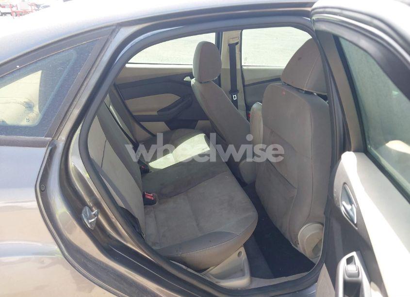 Photo 8 of 2014 Ford Focus SE (VIN 1FADP3F20EL253676)