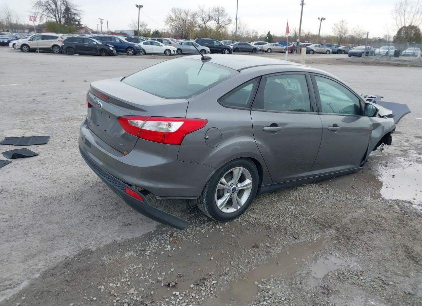 Photo 4 of 2014 Ford Focus SE (VIN 1FADP3F20EL295085)