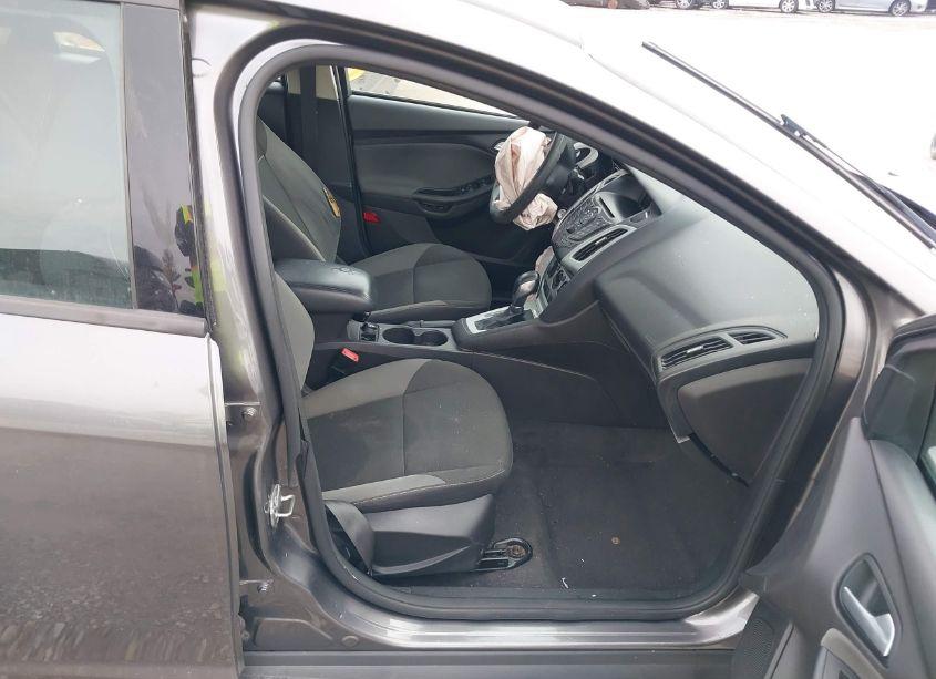 Photo 5 of 2014 Ford Focus SE (VIN 1FADP3F20EL295085)