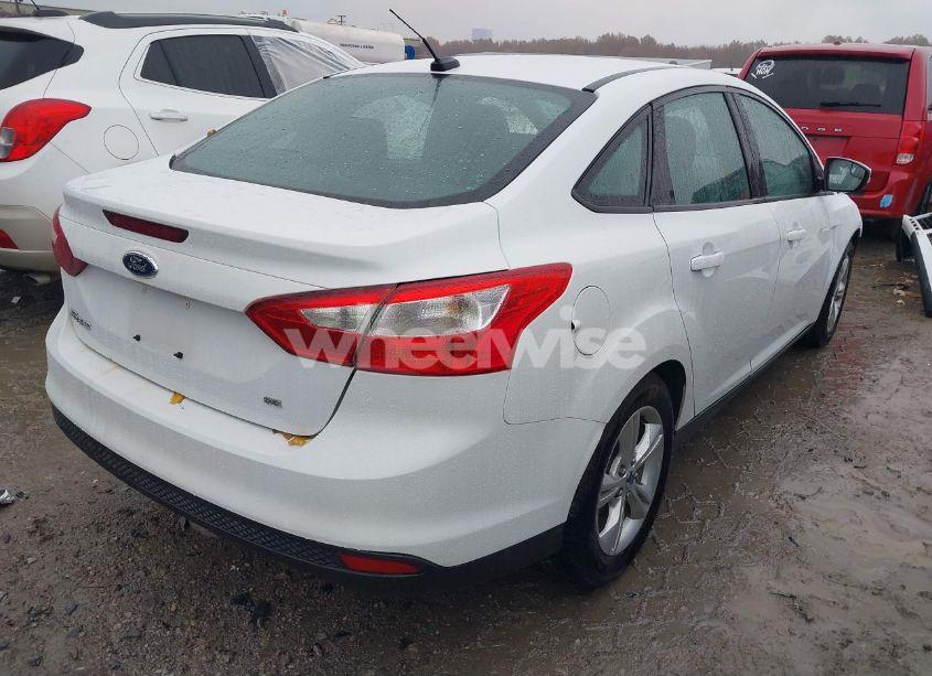 Photo 4 of 2014 Ford Focus SE (VIN 1FADP3F20EL306392)