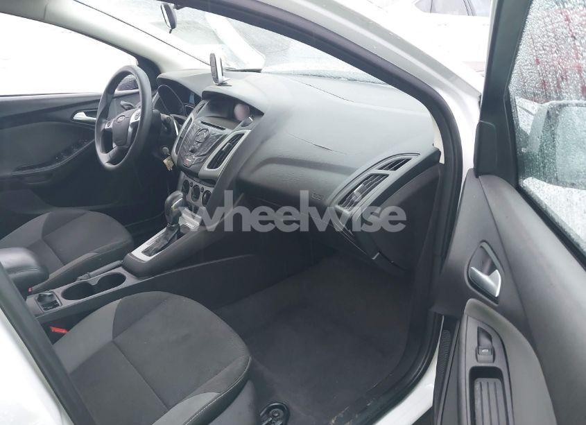 Photo 5 of 2014 Ford Focus SE (VIN 1FADP3F20EL306392)