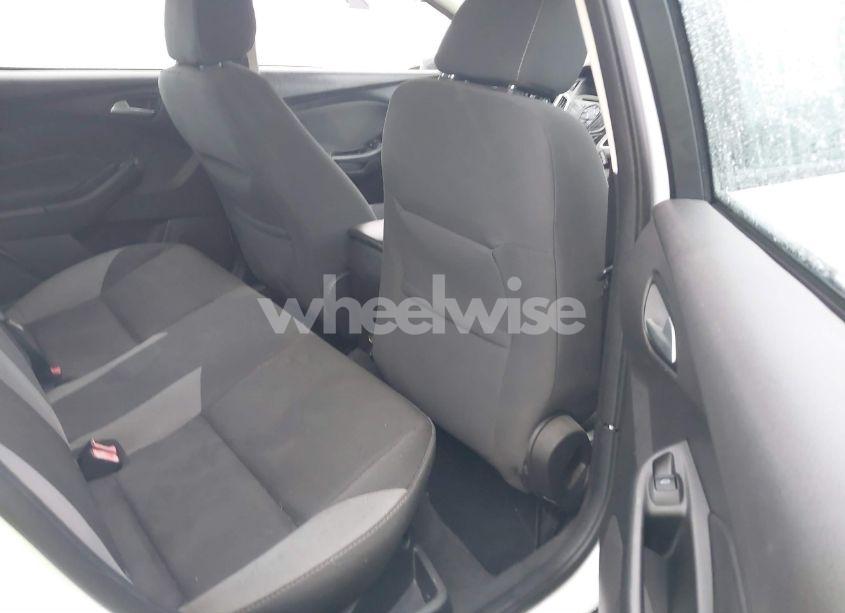 Photo 8 of 2014 Ford Focus SE (VIN 1FADP3F20EL306392)