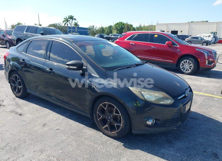 2014 Ford Focus SE (VIN 1FADP3F20EL311396) main photo
