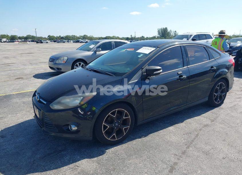 Photo 2 of 2014 Ford Focus SE (VIN 1FADP3F20EL311396)