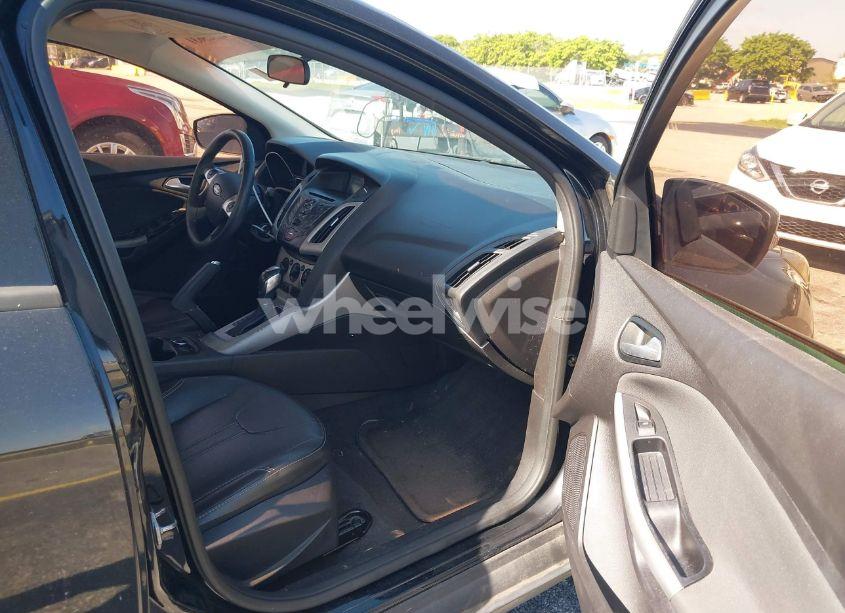 Photo 5 of 2014 Ford Focus SE (VIN 1FADP3F20EL311396)