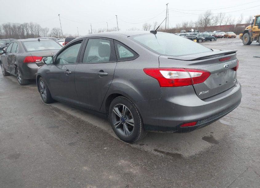 Photo 3 of 2014 Ford Focus SE (VIN 1FADP3F20EL316436)