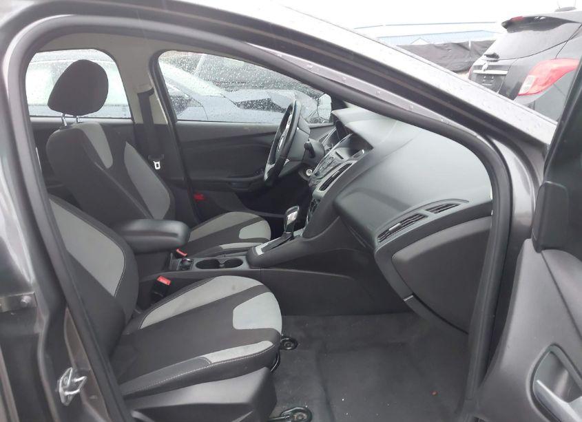 Photo 5 of 2014 Ford Focus SE (VIN 1FADP3F20EL316436)