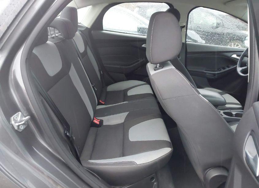 Photo 8 of 2014 Ford Focus SE (VIN 1FADP3F20EL316436)