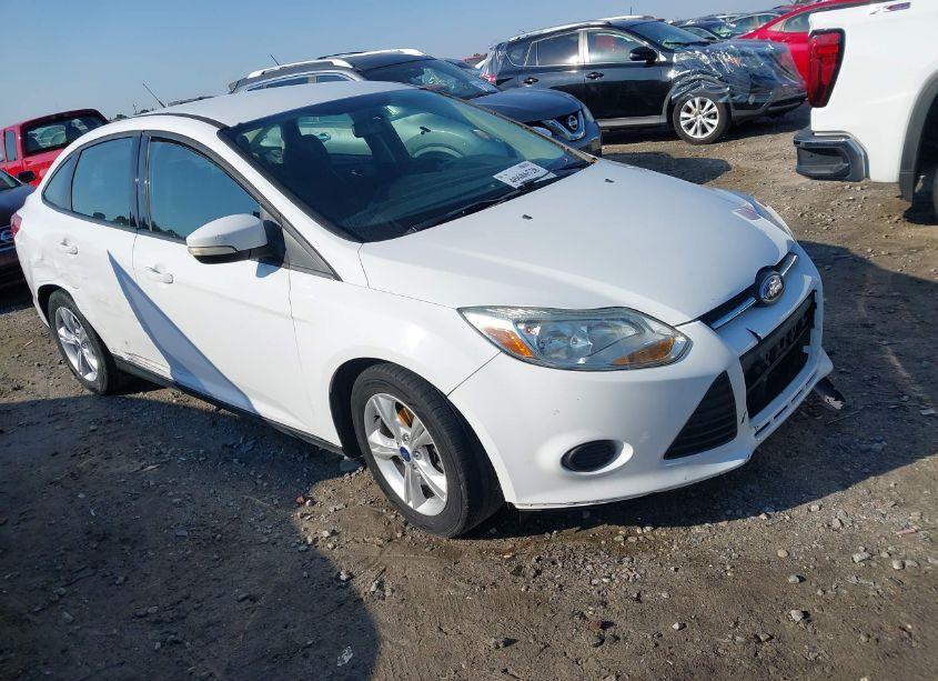 2014 Ford Focus SE (VIN 1FADP3F20EL373588) main photo