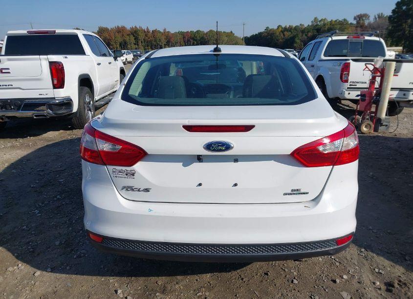 Photo 16 of 2014 Ford Focus SE (VIN 1FADP3F20EL373588)