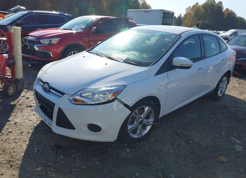 Photo 2 of 2014 Ford Focus SE (VIN 1FADP3F20EL373588)