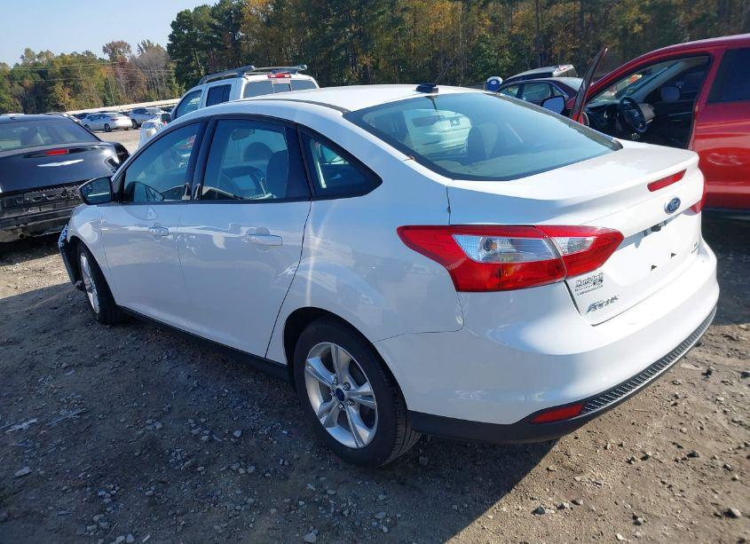 Photo 3 of 2014 Ford Focus SE (VIN 1FADP3F20EL373588)