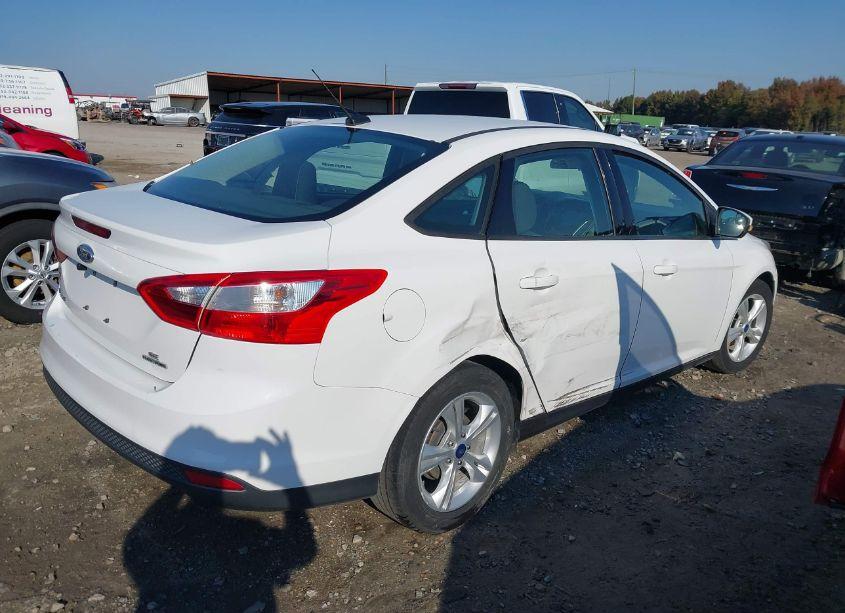 Photo 4 of 2014 Ford Focus SE (VIN 1FADP3F20EL373588)