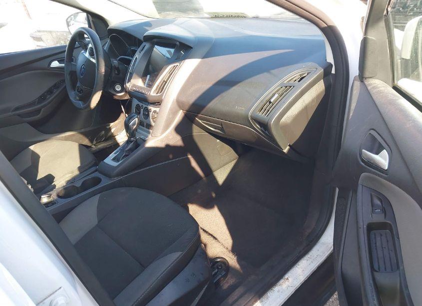 Photo 5 of 2014 Ford Focus SE (VIN 1FADP3F20EL373588)