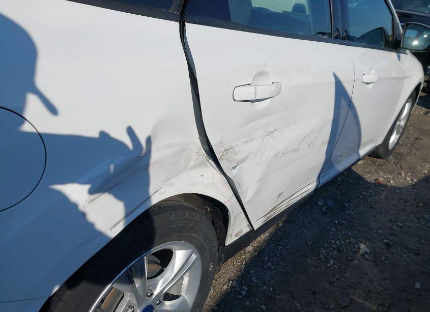 Photo 6 of 2014 Ford Focus SE (VIN 1FADP3F20EL373588)