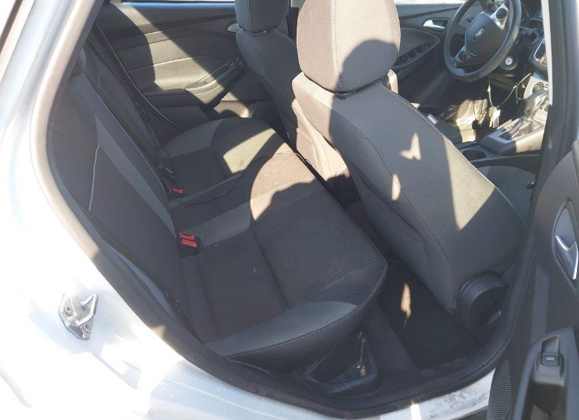 Photo 8 of 2014 Ford Focus SE (VIN 1FADP3F20EL373588)