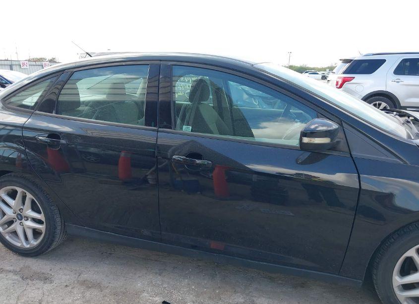 Photo 13 of 2014 Ford Focus SE (VIN 1FADP3F20EL378130)