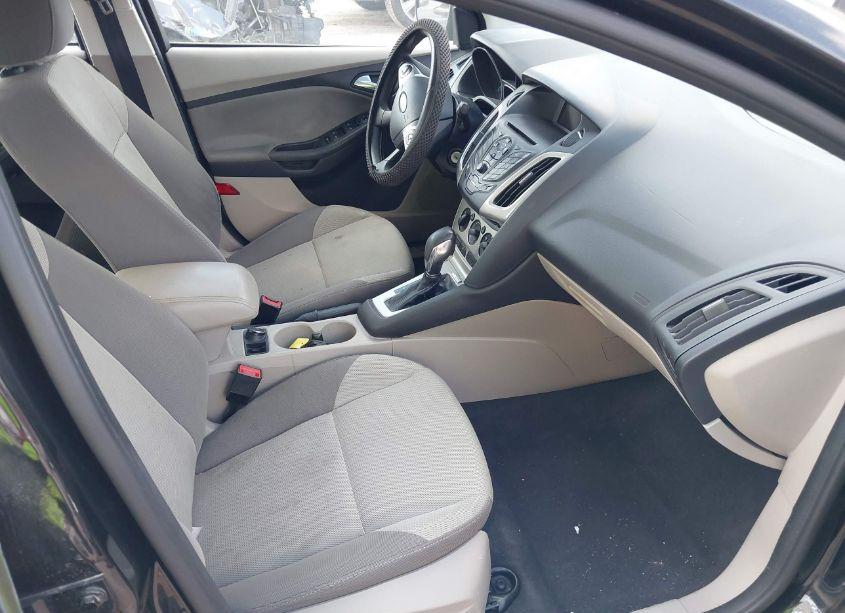 Photo 5 of 2014 Ford Focus SE (VIN 1FADP3F20EL378130)