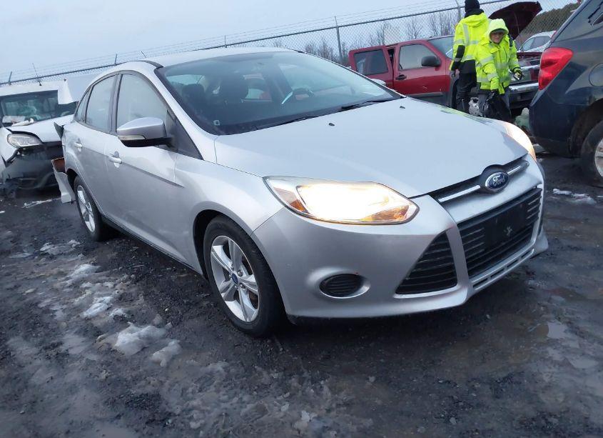 2014 Ford Focus SE (VIN 1FADP3F20EL379858) main photo