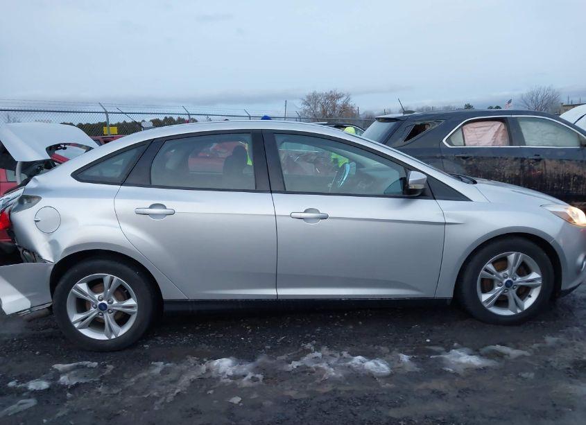 Photo 14 of 2014 Ford Focus SE (VIN 1FADP3F20EL379858)
