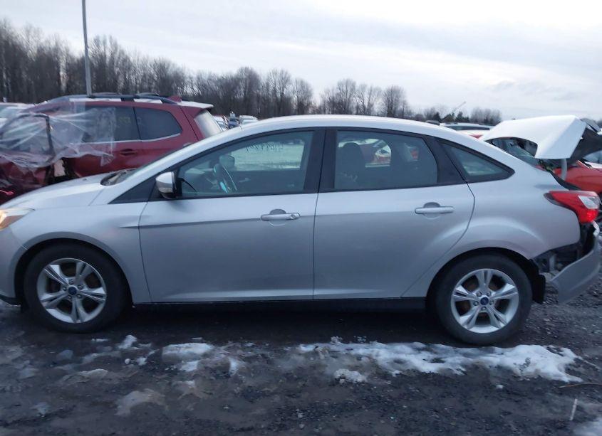 Photo 15 of 2014 Ford Focus SE (VIN 1FADP3F20EL379858)