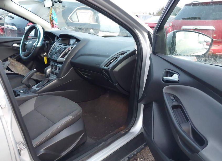Photo 5 of 2014 Ford Focus SE (VIN 1FADP3F20EL379858)