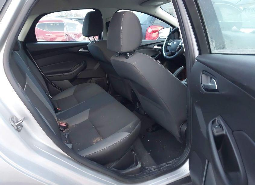 Photo 8 of 2014 Ford Focus SE (VIN 1FADP3F20EL379858)