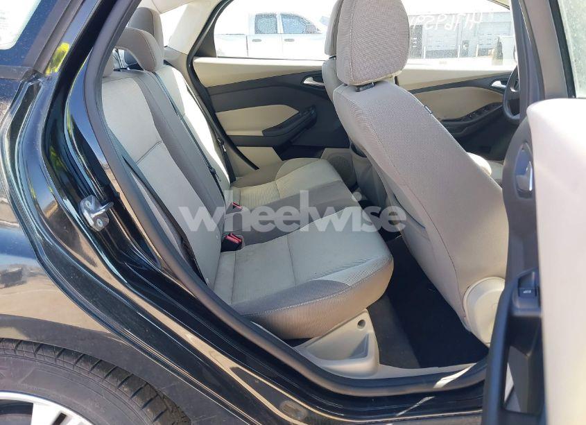 Photo 8 of 2014 Ford Focus SE (VIN 1FADP3F20EL389578)