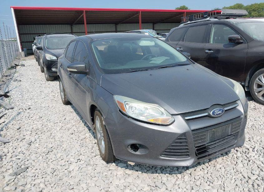 2014 Ford Focus SE (VIN 1FADP3F20EL390648) main photo