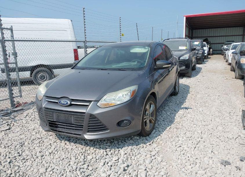 Photo 2 of 2014 Ford Focus SE (VIN 1FADP3F20EL390648)