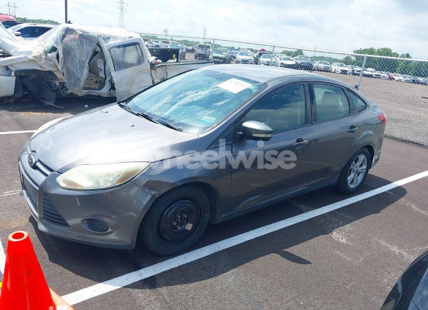 Photo 2 of 2014 Ford Focus SE (VIN 1FADP3F20EL410204)