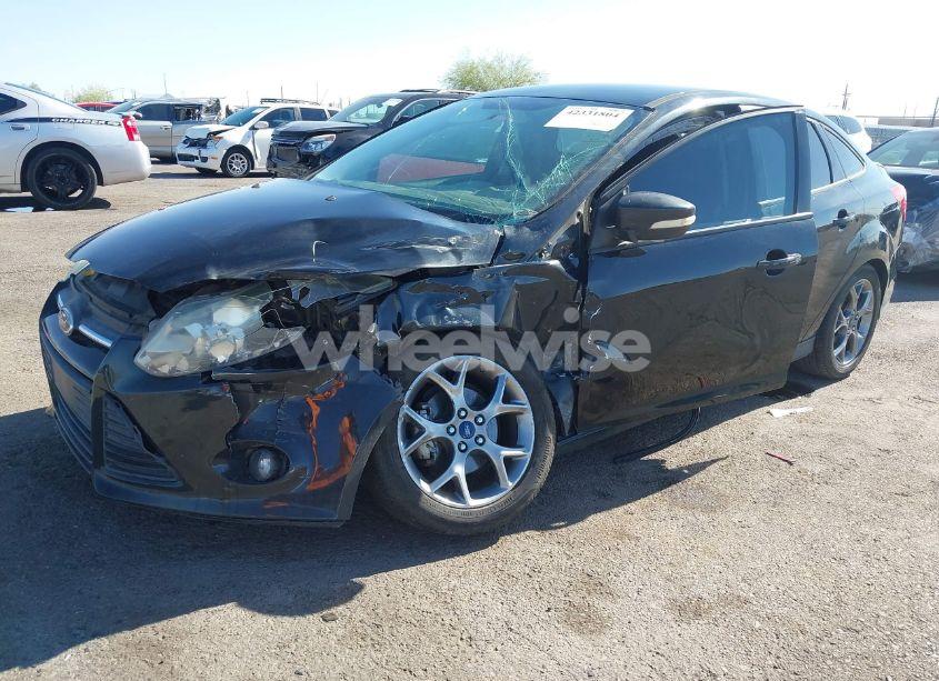 Photo 2 of 2014 Ford Focus SE (VIN 1FADP3F20EL414107)